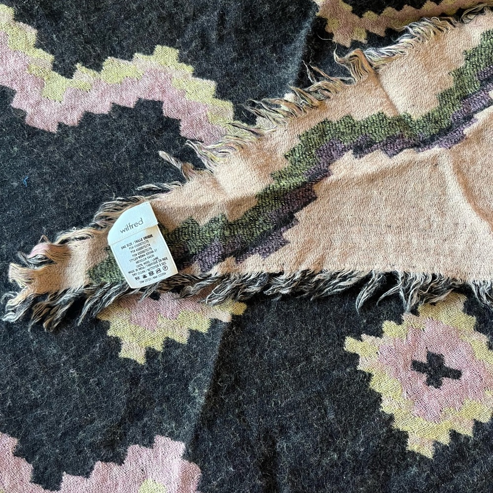 Aritzia Wilfred Patterned 100% Wool Triangle Scarf